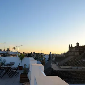 Grand Luxe Hostel