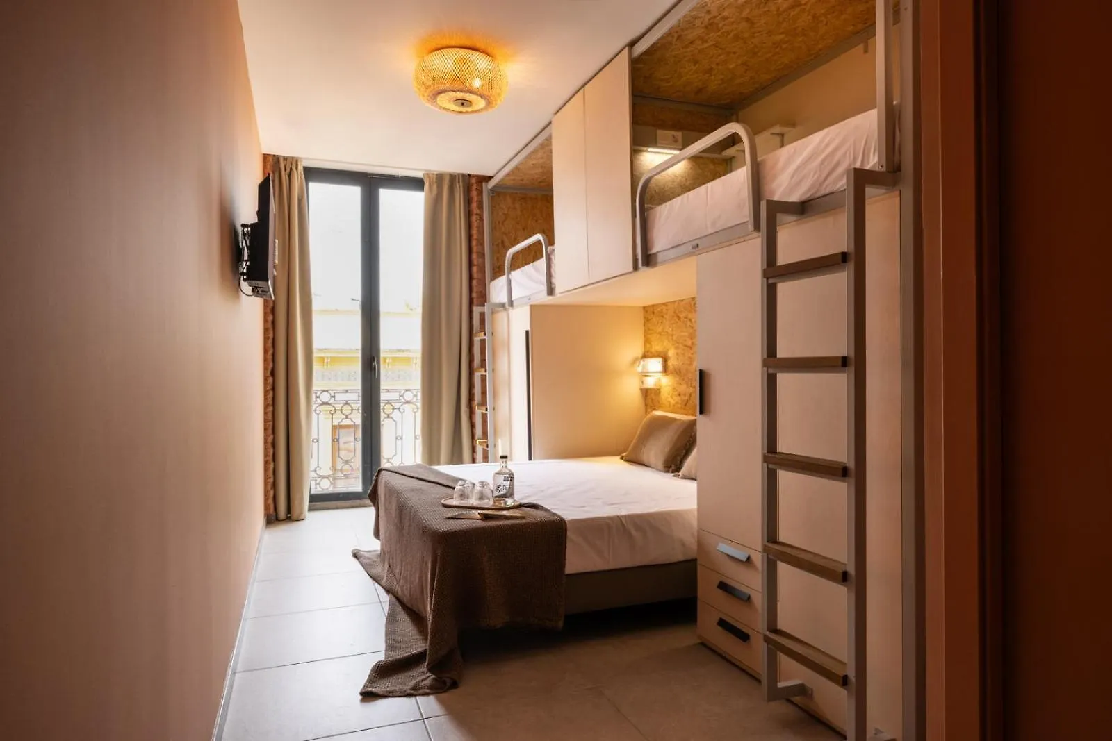 The Loft House Sevilla 0*, Seville
